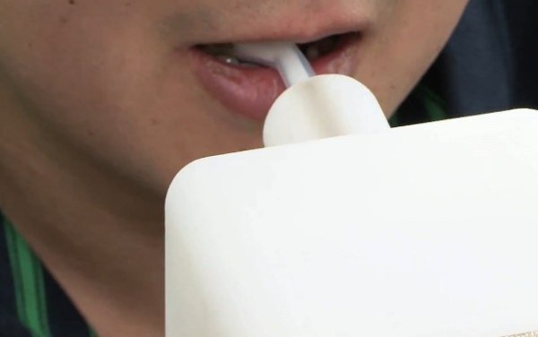 Beijo de língua via Internet? Japonês inventa dispositivo que torna isso possível 1