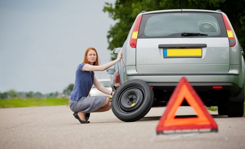 Guia para mulheres: dicas de como trocar o pneu do carro 
