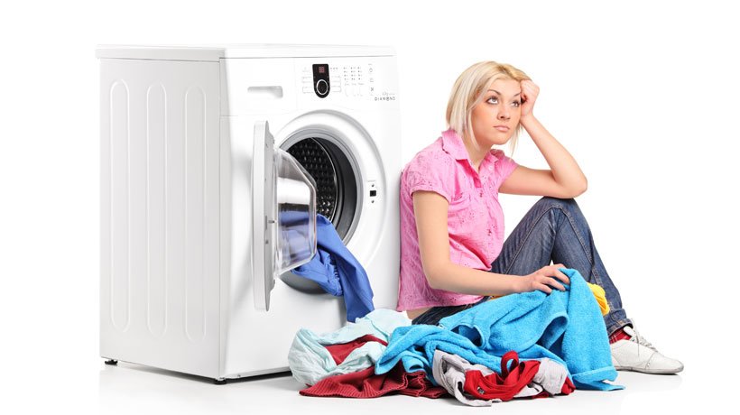 Como lavar roupa: novas dicas para ajudar os solteiros nessa batalha!