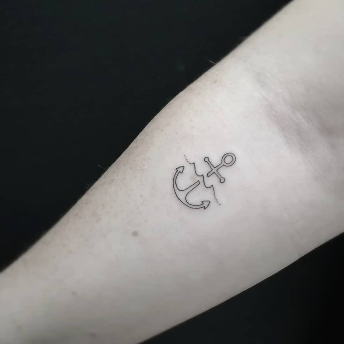 Tattoo de âncora no antebraço