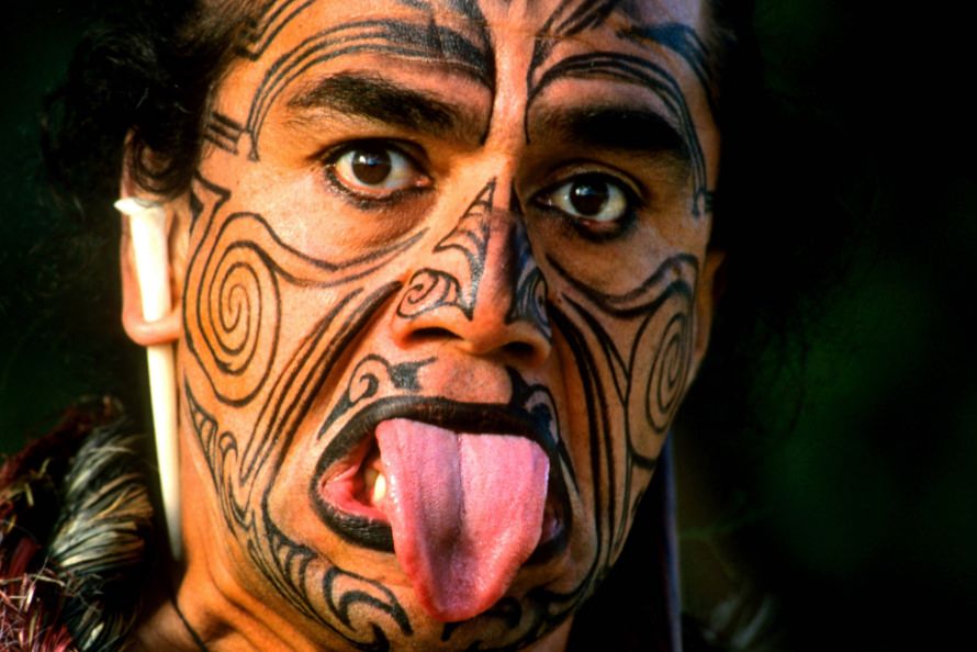 Tatuagem Maori no rosto
