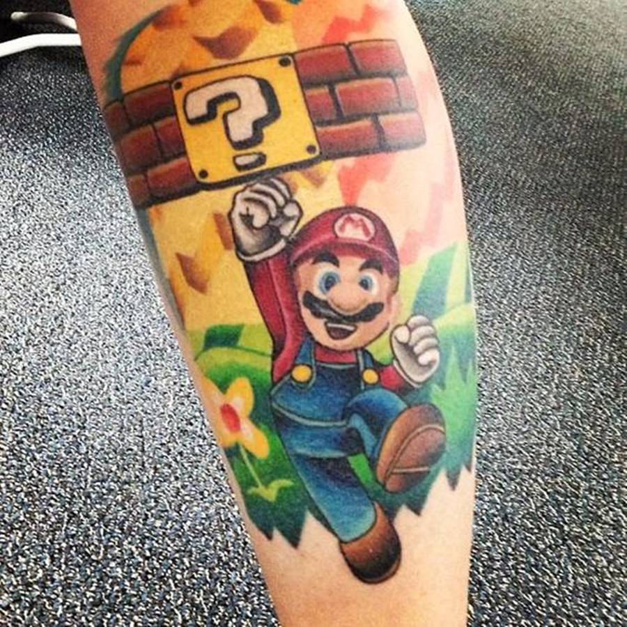 Mario Bros tatuado no braço