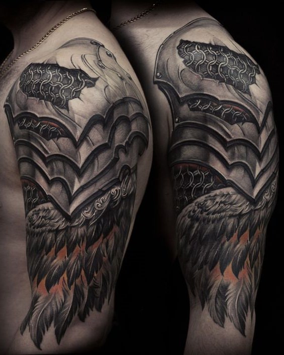 Armadura tatuada no braço